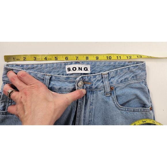 S.O.N.G. size 3 / 26 juniors destroyed distressed light wash Denim mom high rise - Picture 9 of 9